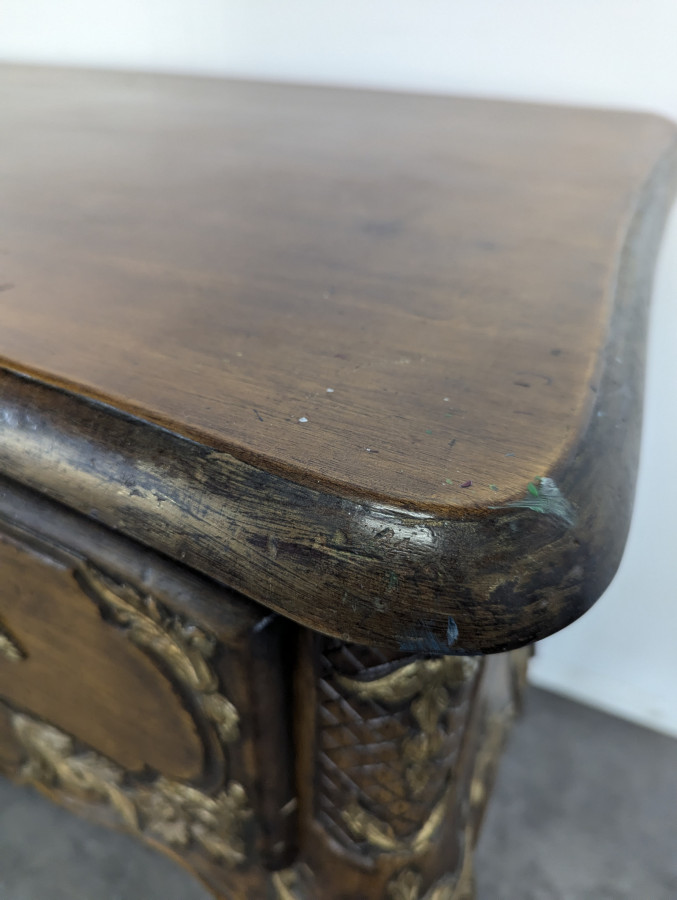 Table console de style régence en noyer début XXème