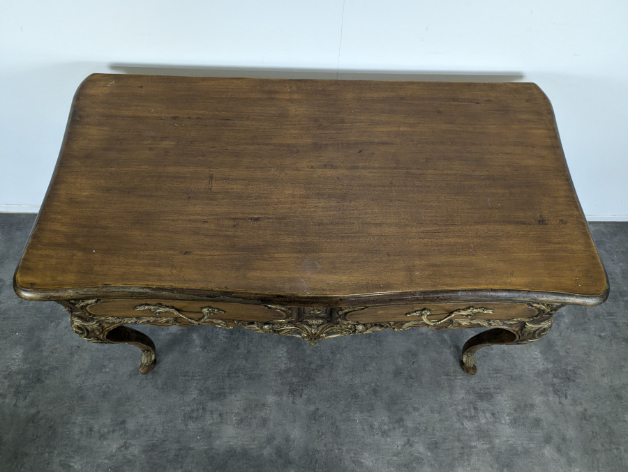 Table console de style régence en noyer début XXème