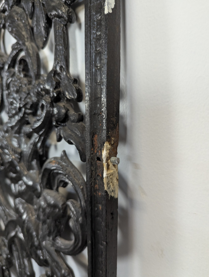 Grille de porte d'entrée à decor de faunes, serpents et écureuils