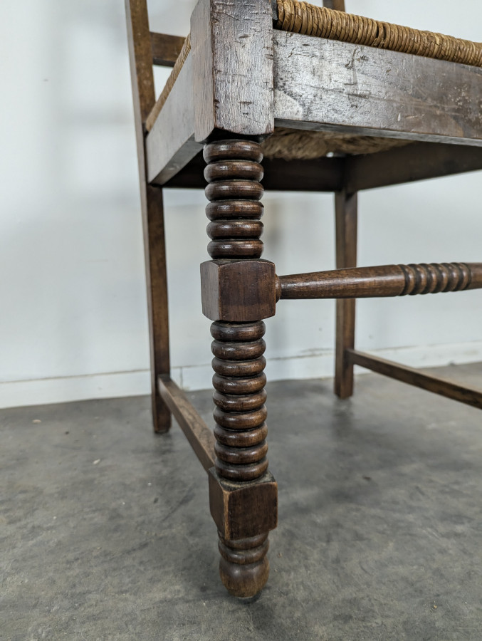 Serie de 5 chaises brutalistes en chêne dans le style de Dudouyt