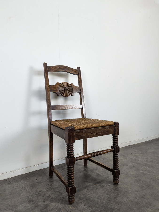 Serie de 5 chaises brutalistes en chêne dans le style de Dudouyt