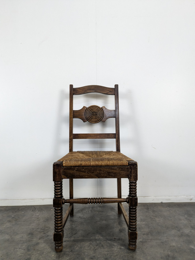 Serie de 5 chaises brutalistes en chêne dans le style de Dudouyt