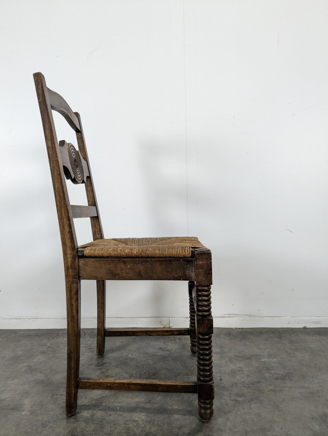 Serie de 5 chaises brutalistes en chêne dans le style de Dudouyt