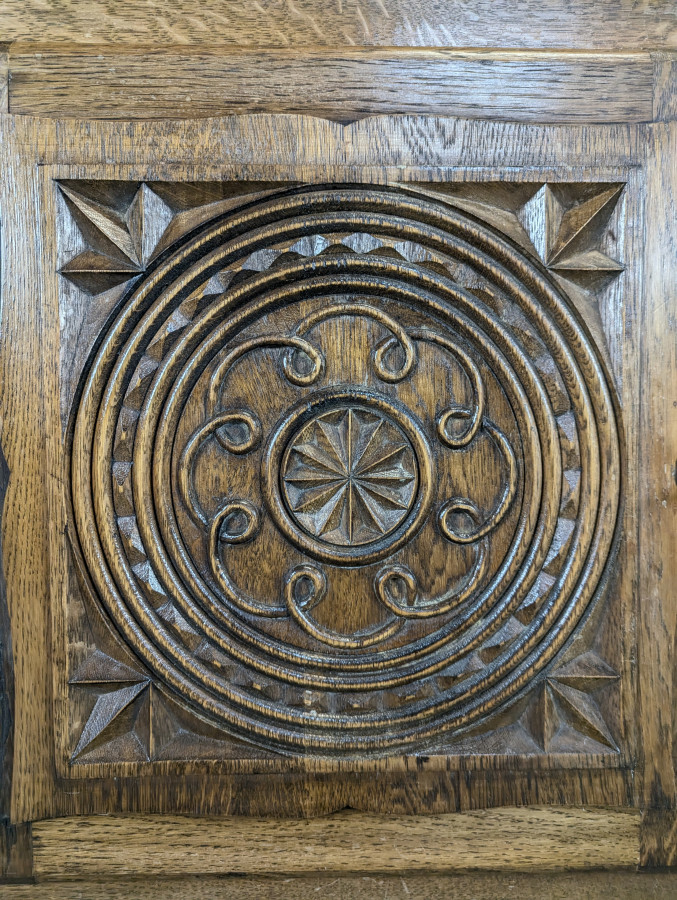 Enfilade brutaliste en chêne