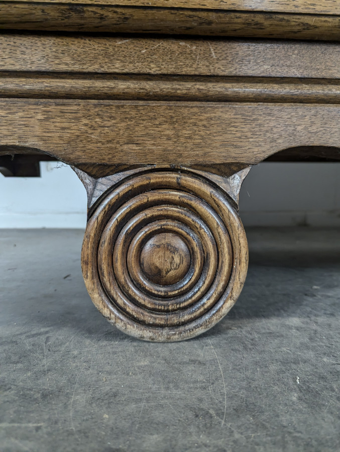 Enfilade brutaliste en chêne