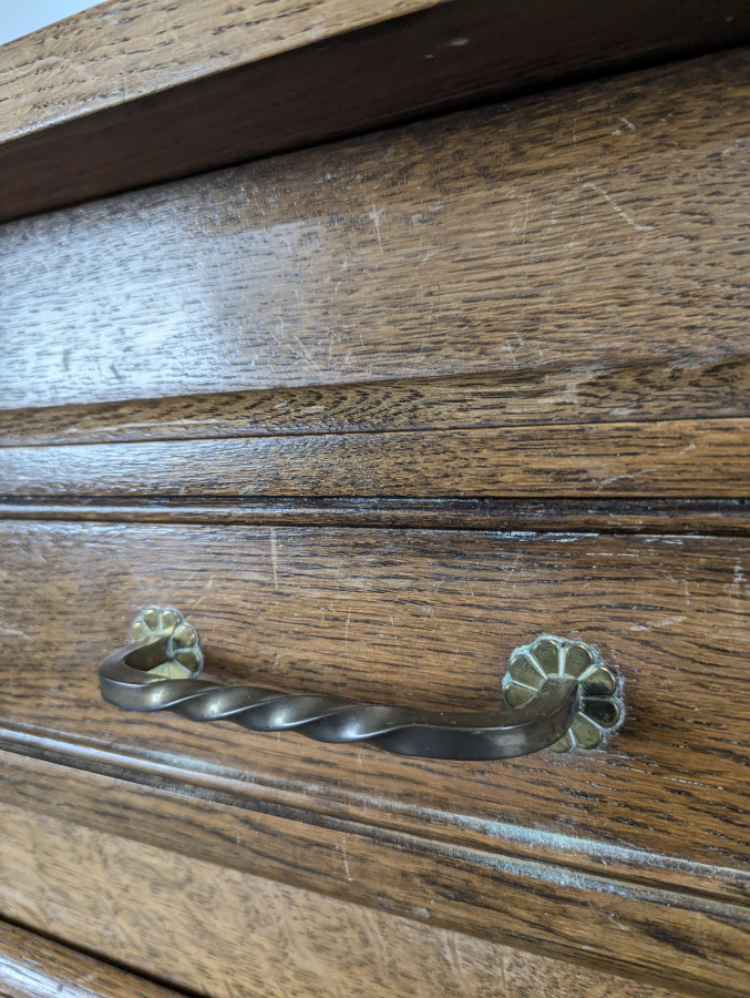 Enfilade brutaliste en chêne
