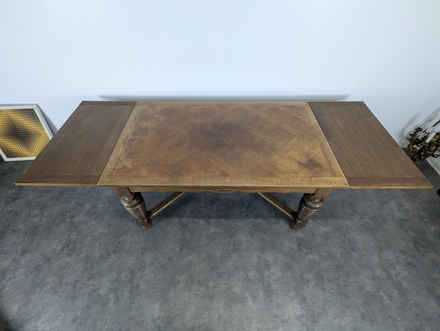 Table brutaliste en chêne allonges à l'italienne