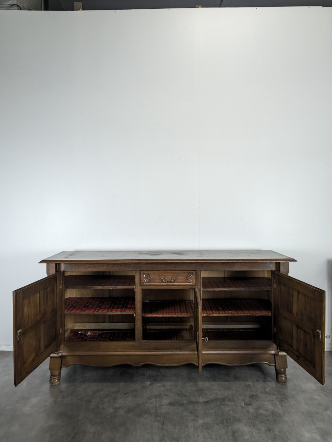 Buffet brutaliste dans l'esprit de Dudouyt