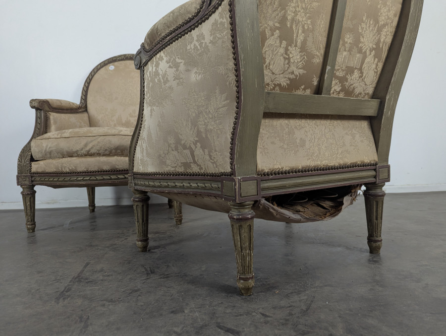 Paire de Bergères réchampies de style Louis XVI