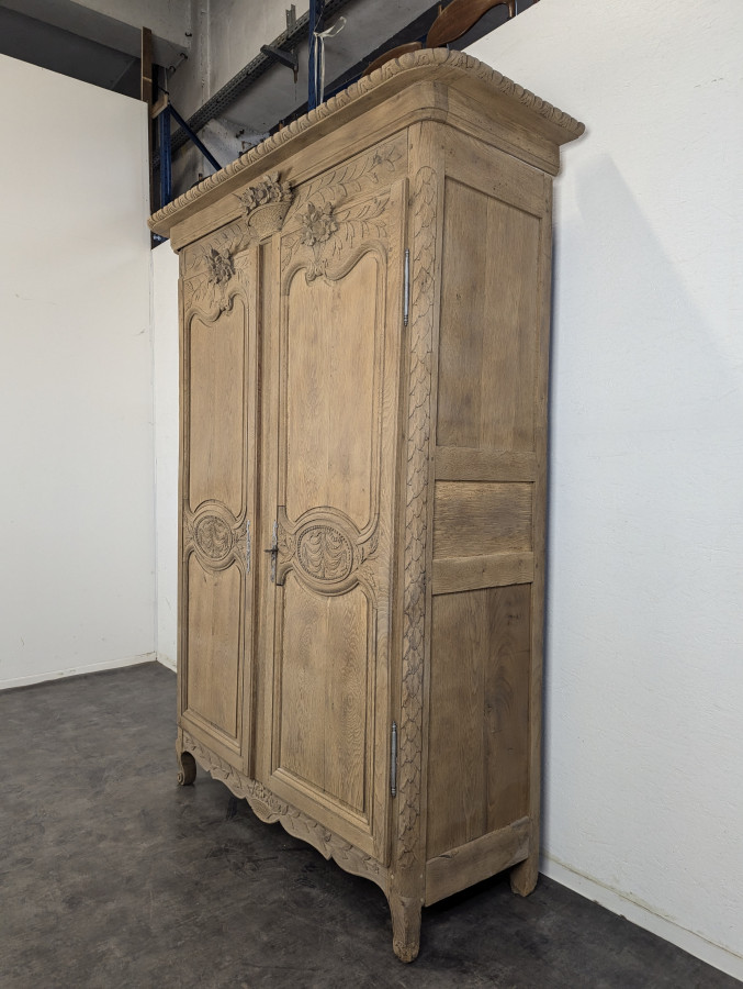 Armoire normande de mariage en chêne décapé
