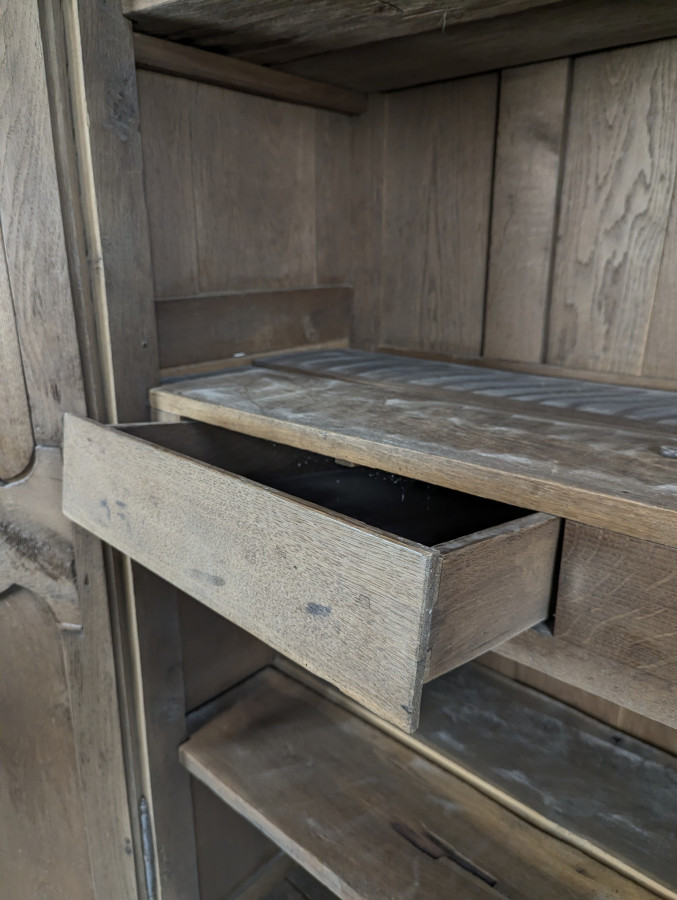 Armoire normande de mariage en chêne décapé