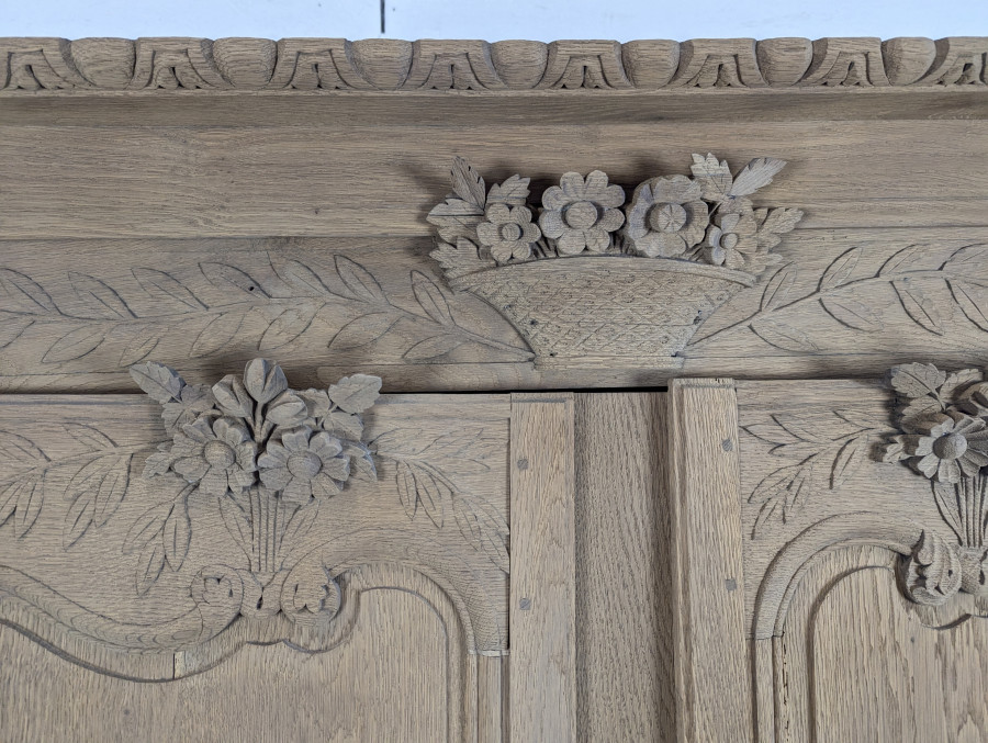 Armoire normande de mariage en chêne décapé