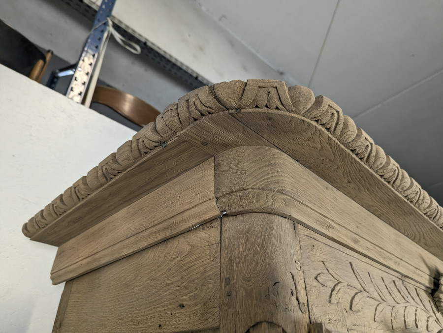 Armoire normande de mariage en chêne décapé