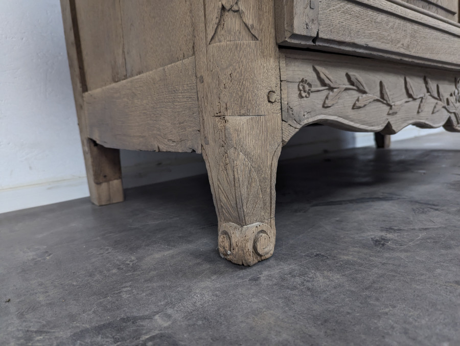 Armoire normande de mariage en chêne décapé