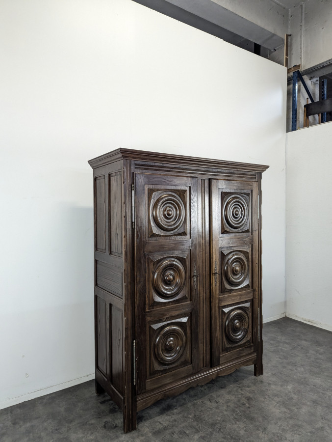 Armoire brutaliste dans l'esprit de Dudouyt
