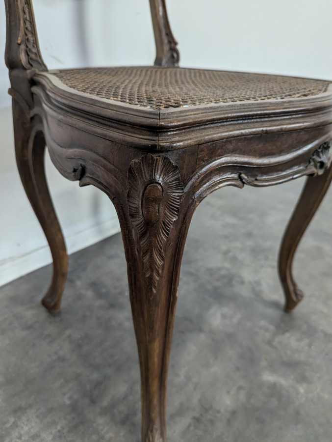Paire de chaises cannées de style Louis XV