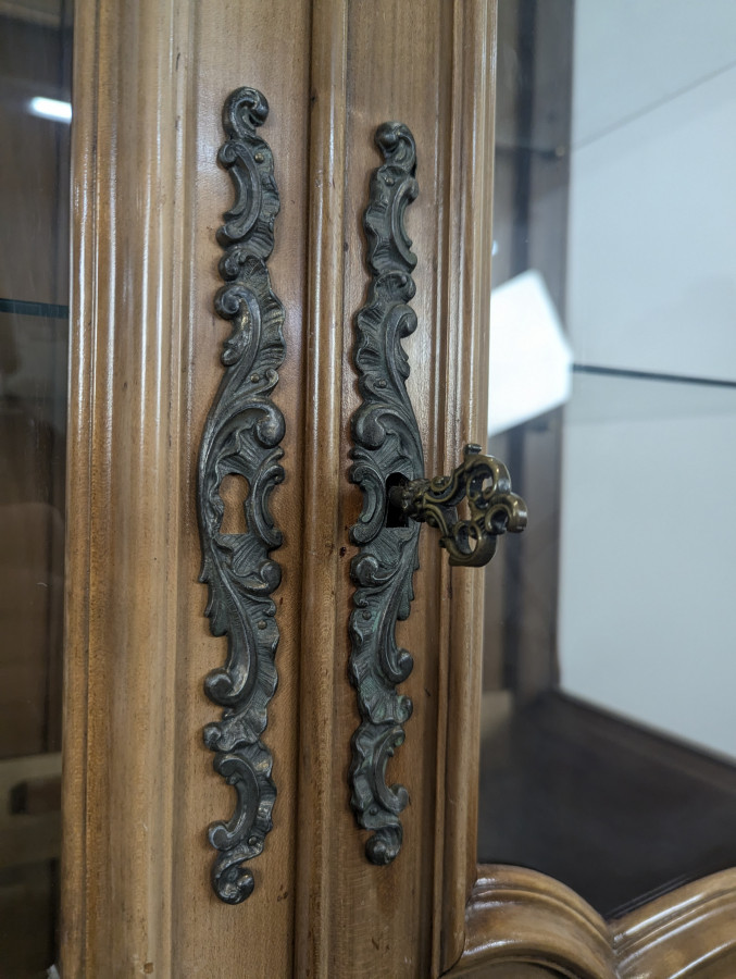 Vitrine de style Louis XV en Merisier