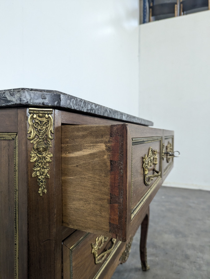 Commode de style Transition en Acajou du XIX ème