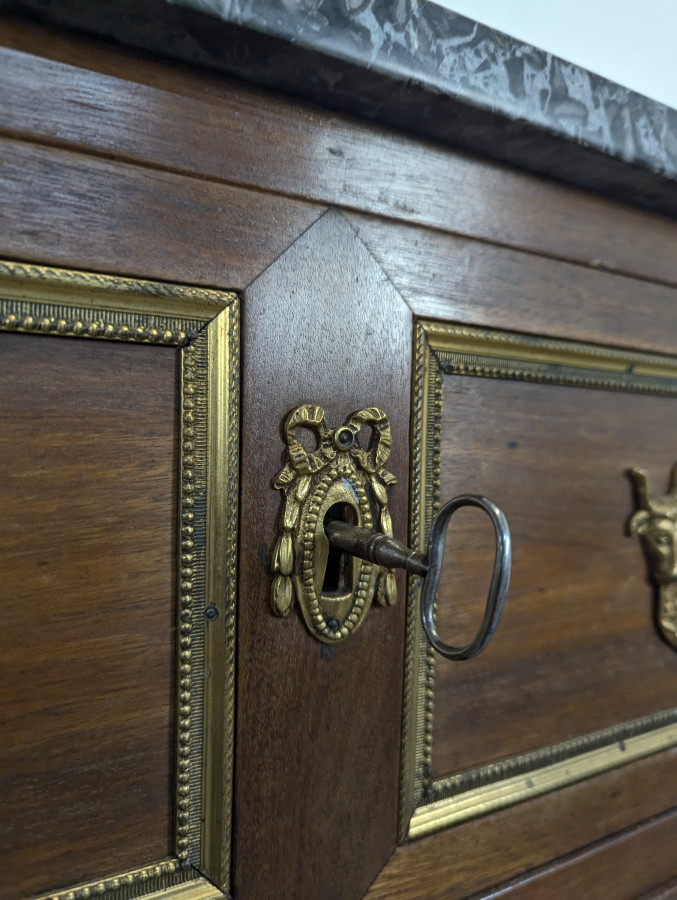 Commode de style Transition en Acajou du XIX ème