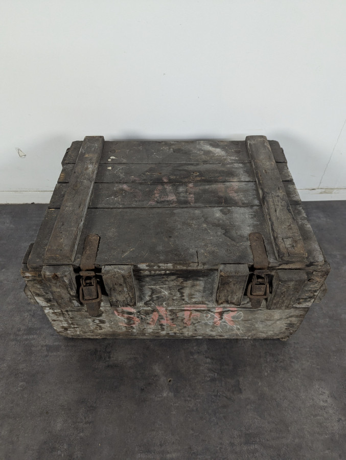 Caisse à munitions militaire