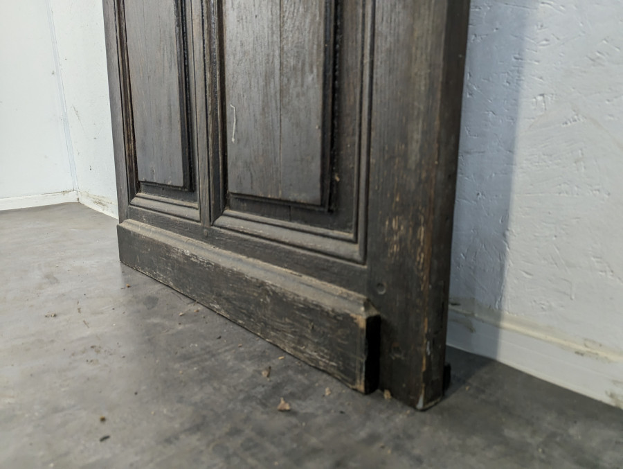 Porte d'entrée ancienne avec fontes