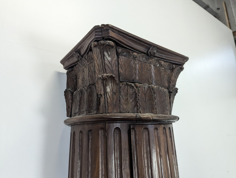 Grande Colonne Corinthienne en chêne du XVIII ème