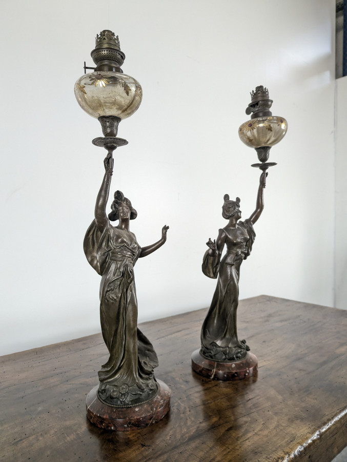 Paire de lampes à pétrole Art Nouveau en régule