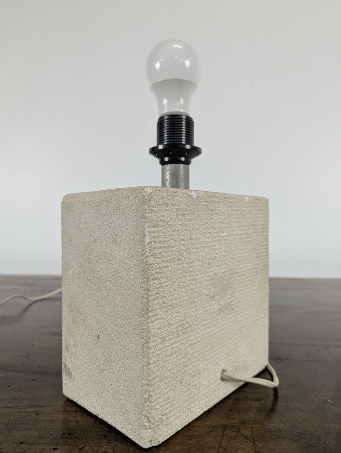 Lampe en pierre du gards d'Albert Tormos