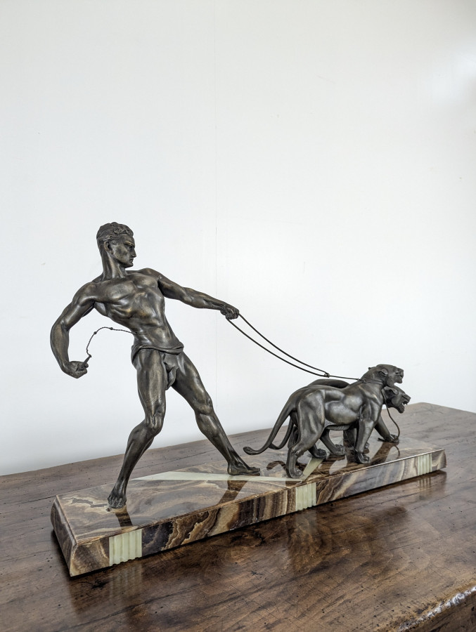 Sculpture Art Déco en régule signé de Roncourt
