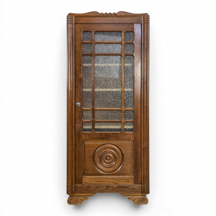 Vitrine brutaliste dans l'esprit de Dudouyt