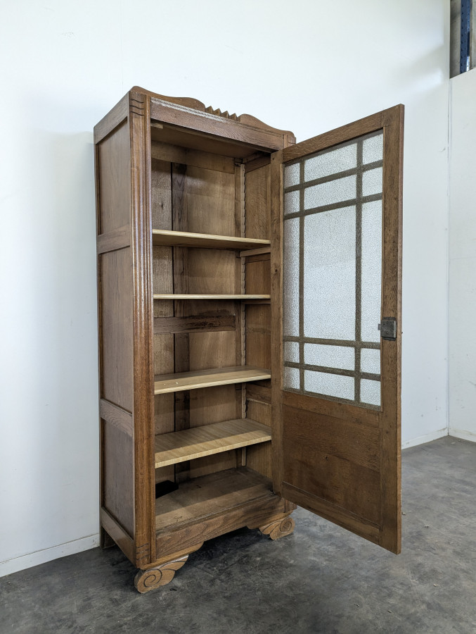 Vitrine brutaliste dans l'esprit de Dudouyt