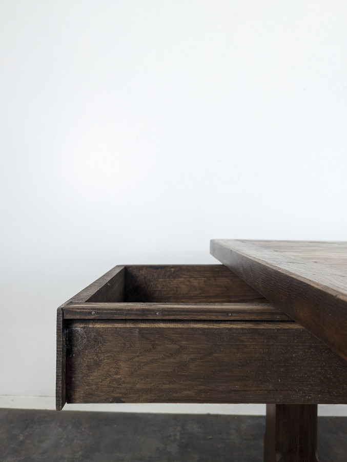 Table de ferme en chêne massif avec un tiroir