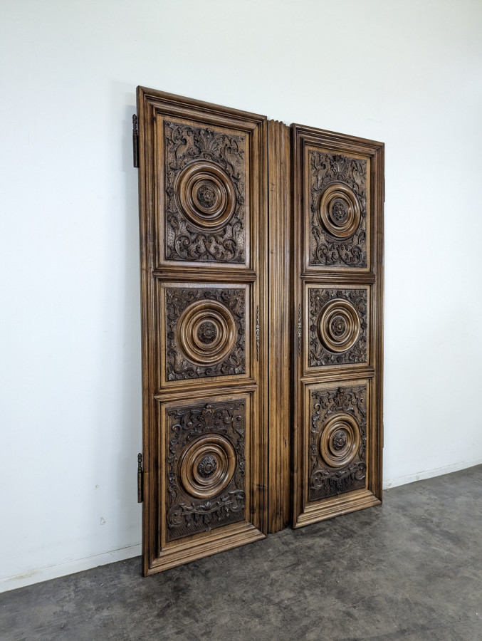 Paire de portes Régence en Noyer sculpté