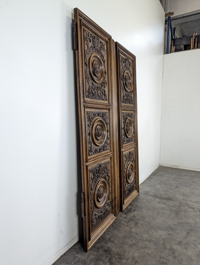 Paire de portes Régence en Noyer sculpté