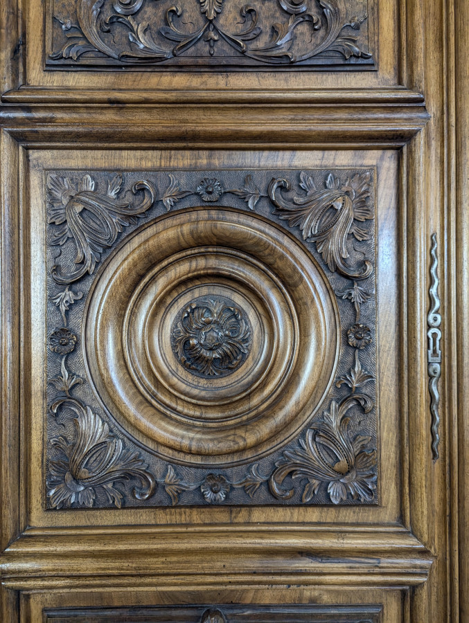 Paire de portes Régence en Noyer sculpté