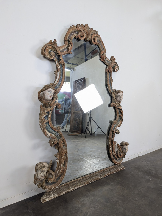 Miroir polychrome Italien à décor de Putti milieu XIXème