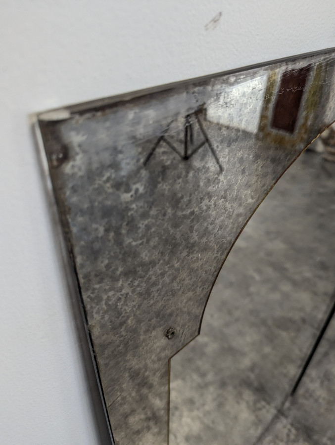 Fausse paire de miroirs églomisés de style néo classique