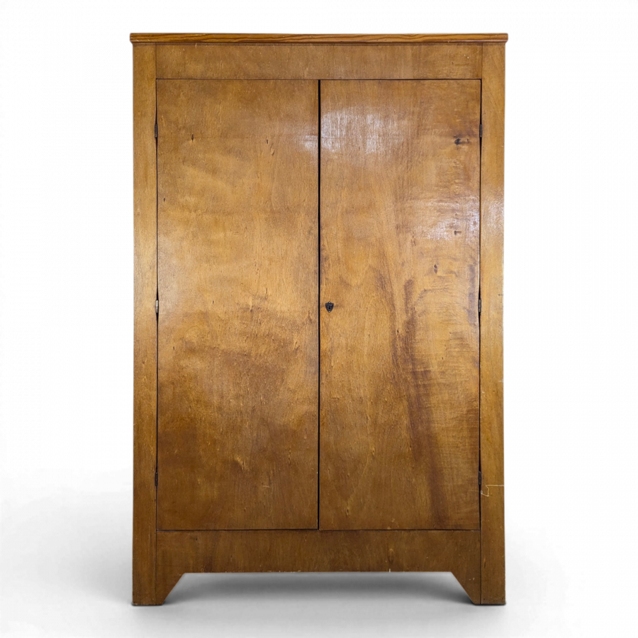 Armoire moderniste revisitée
