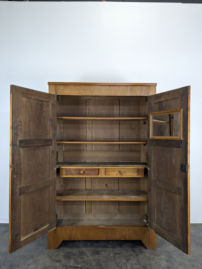 Armoire moderniste revisitée