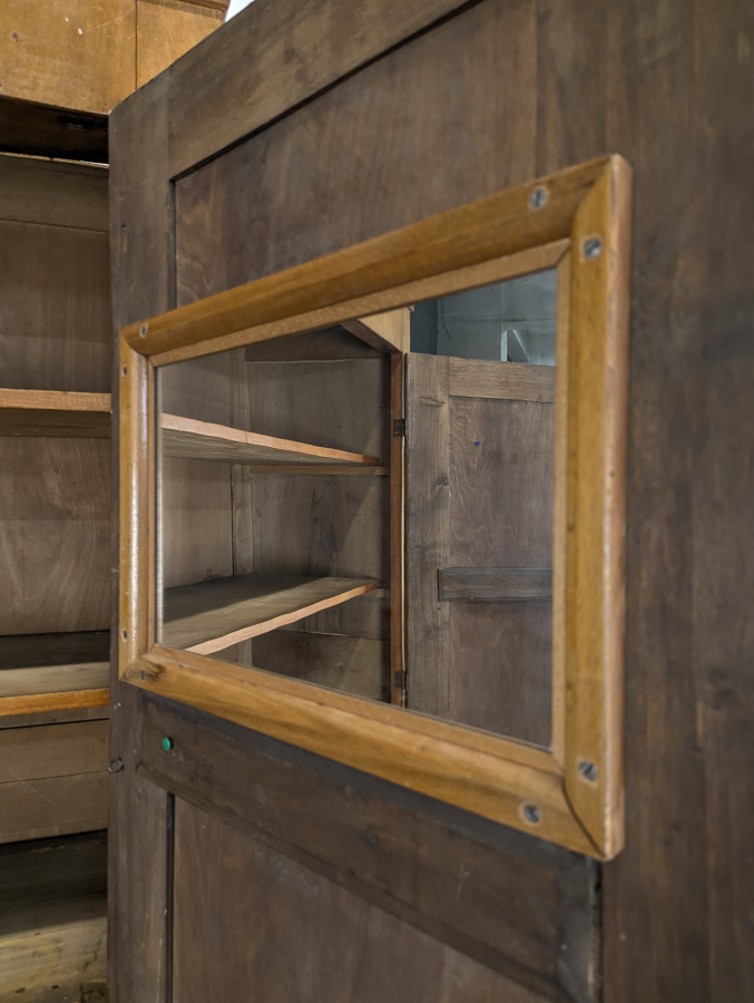 Armoire moderniste revisitée