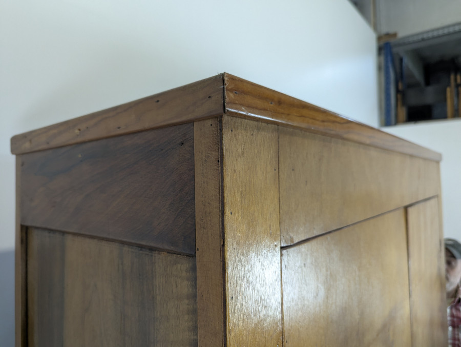 Armoire moderniste revisitée