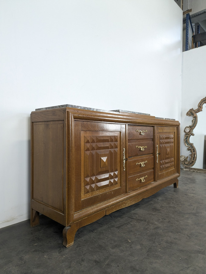 Enfilade brutaliste dans l'esprit de Dudouyt