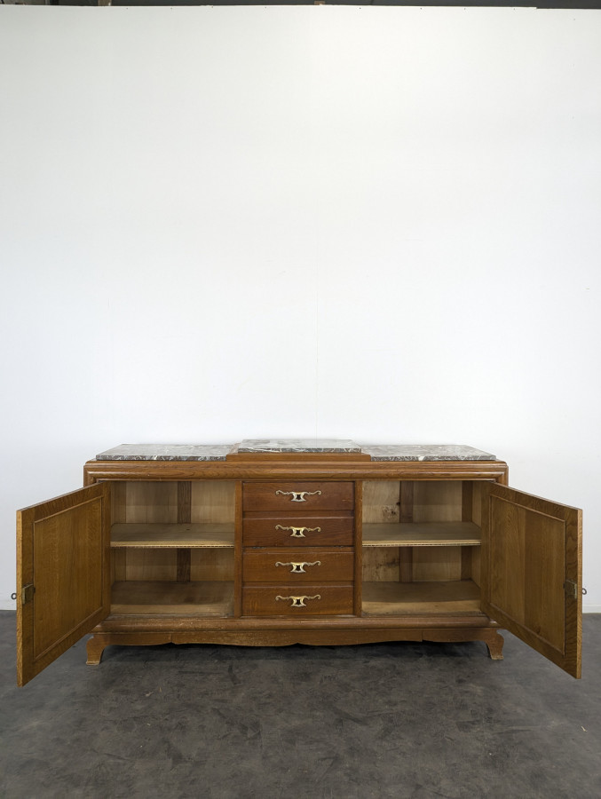 Enfilade brutaliste dans l'esprit de Dudouyt