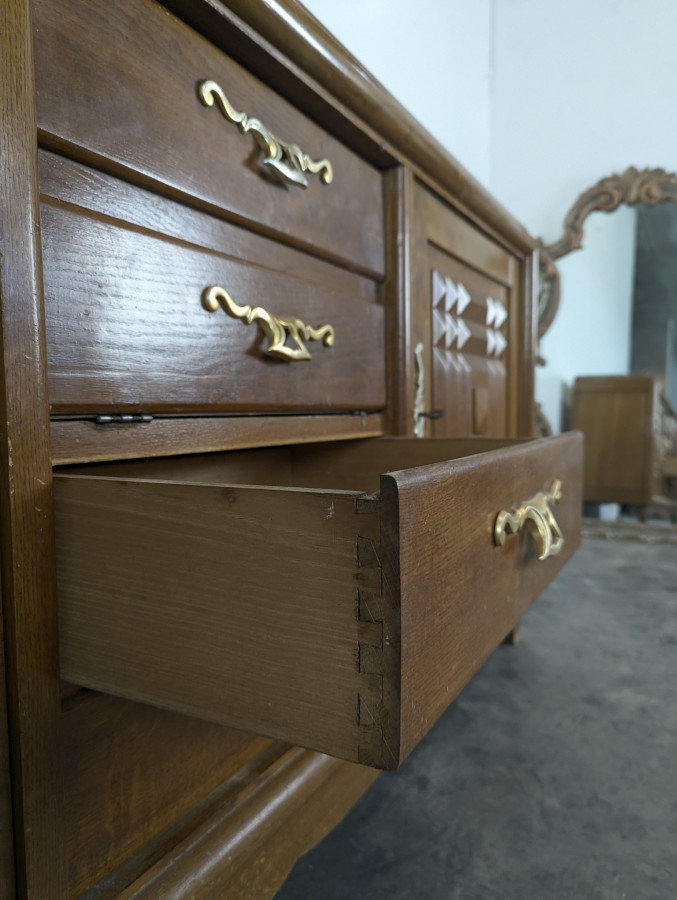Enfilade brutaliste dans l'esprit de Dudouyt
