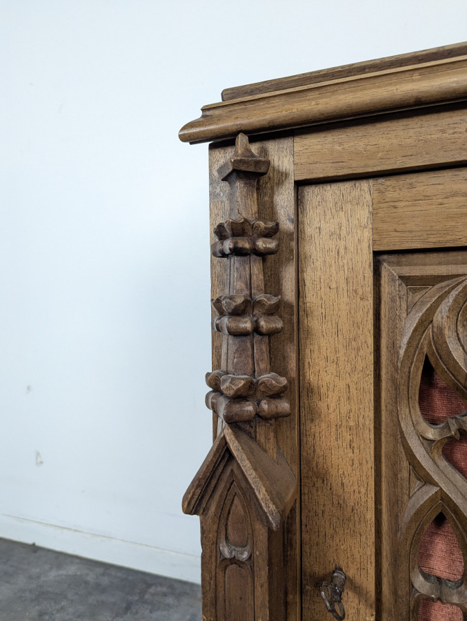 Prie-Dieu de style Gothique en Noyer sculpté