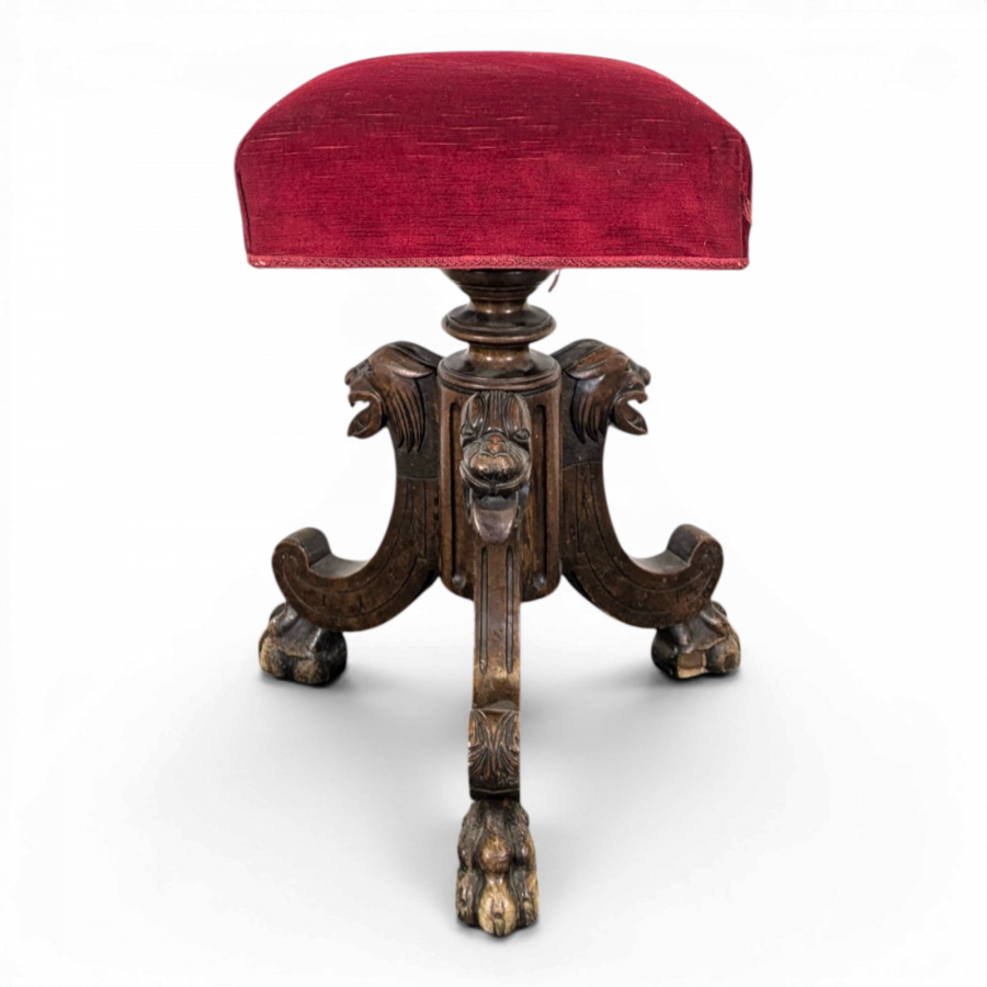 Tabouret de style Louis XIII à décor d'animaux