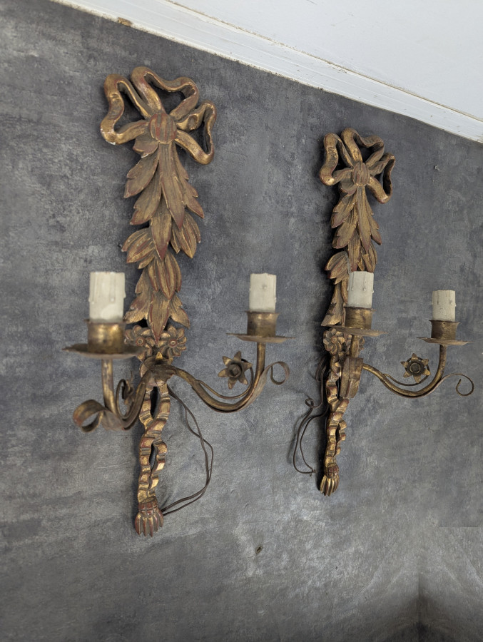 Paire d'appliques italiennes en bois doré