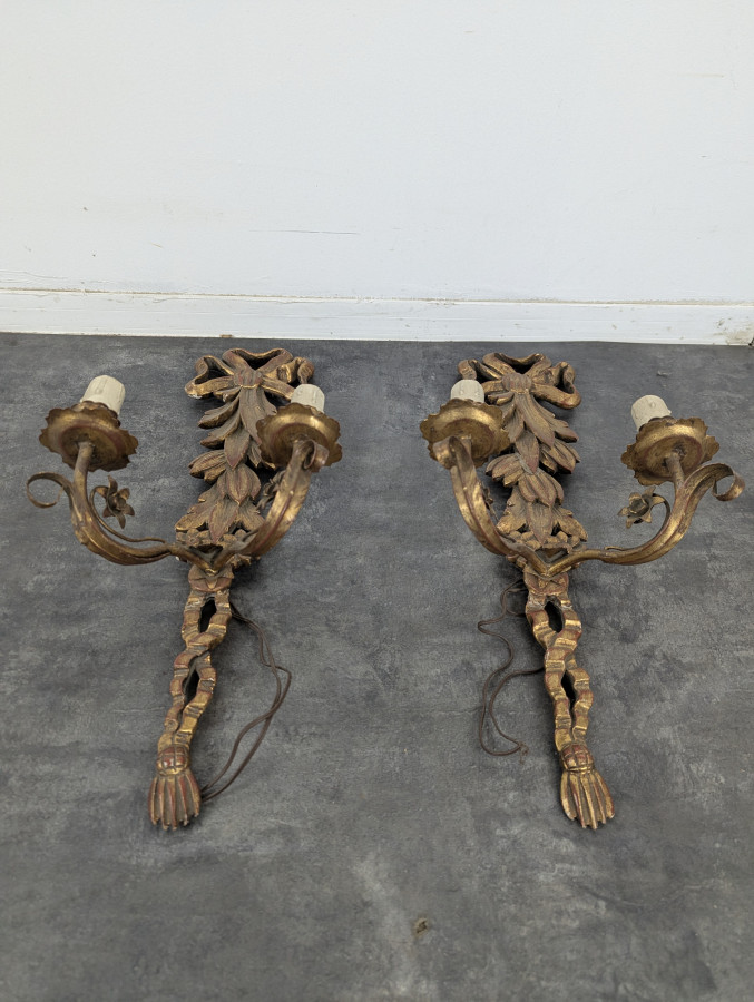 Paire d'appliques italiennes en bois doré