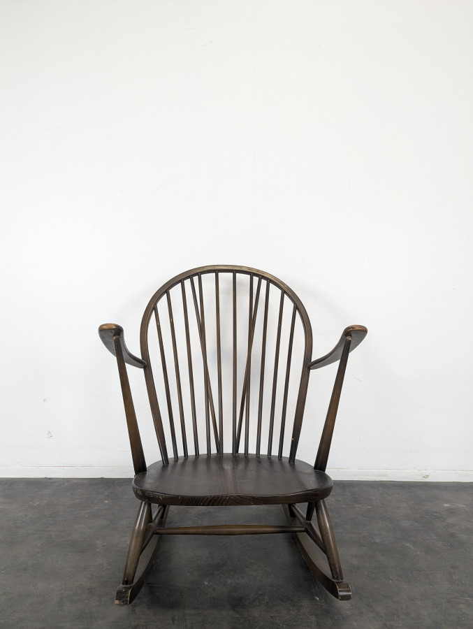 Fauteuil Rocking chair Ercol par Lucian Ercolani