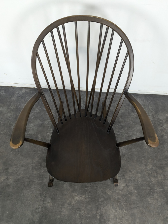 Fauteuil Rocking chair Ercol par Lucian Ercolani